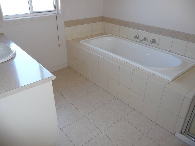 50 Rose Grange Avenue, Tarneit VIC 3029