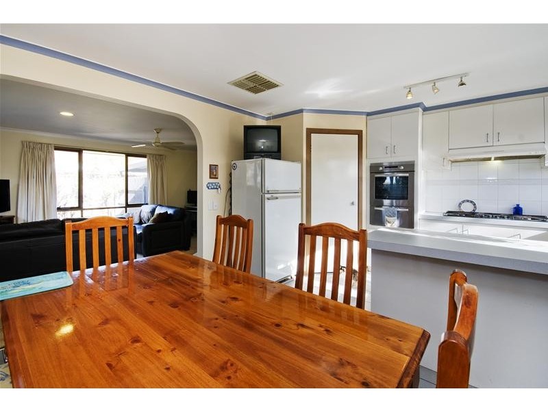 17 Trent Close, Werribee VIC 3030