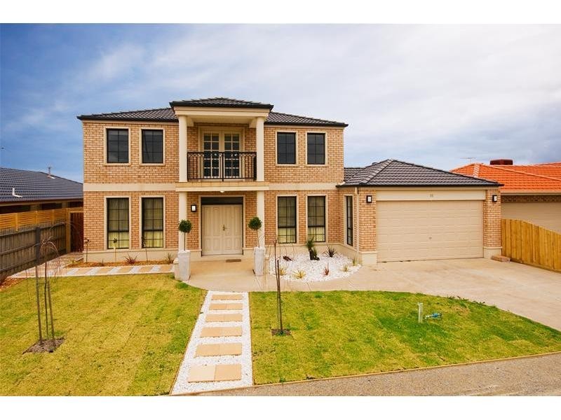 15 Lewiston Drive, Point Cook VIC 3030