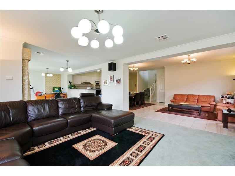 15 Lewiston Drive, Point Cook VIC 3030