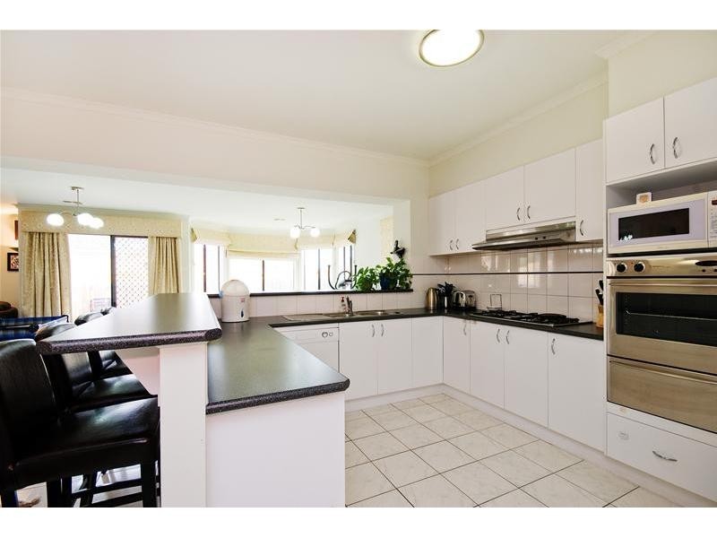 15 Lewiston Drive, Point Cook VIC 3030