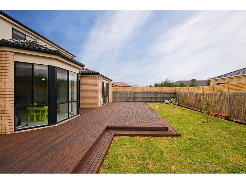 15 Lewiston Drive, Point Cook VIC 3030