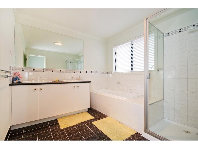 15 Lewiston Drive, Point Cook VIC 3030