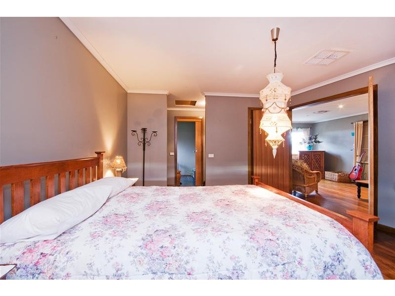 5 Jacqueline Close, Werribee VIC 3030