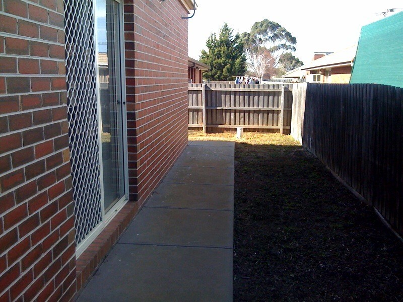 2/105 Hogans Rd, Hoppers Crossing VIC 3029