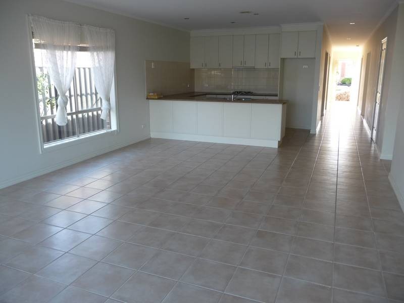6 Maclarens Drive, Wyndham Vale VIC 3024