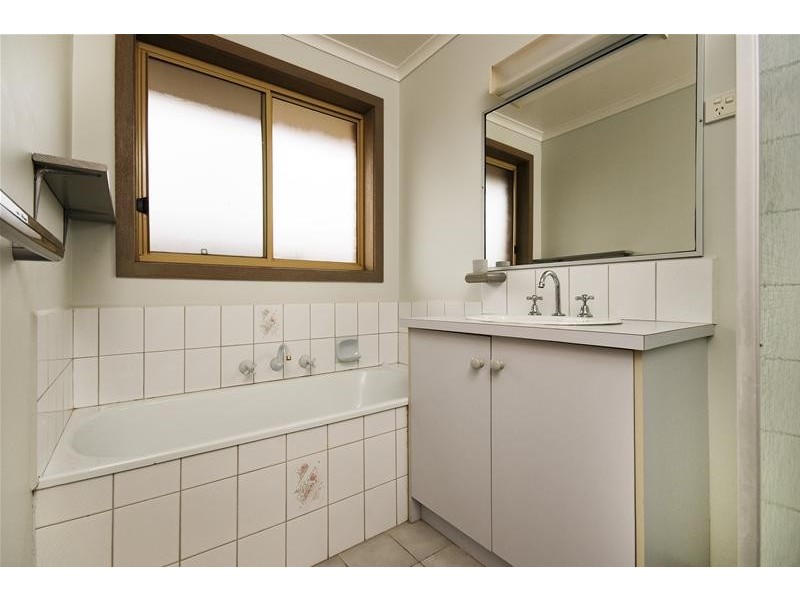 6 Thoroughbred Avenue, Werribee VIC 3030