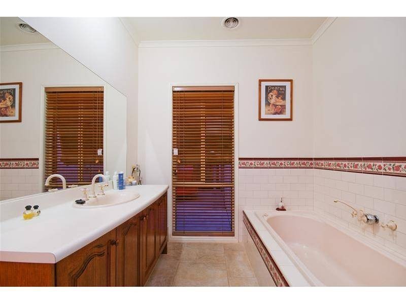 16 Decora Court, Werribee VIC 3030