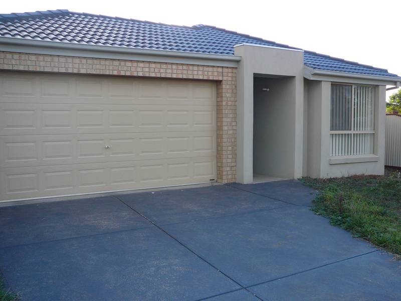 13 Birdsong Glades, Tarneit VIC 3029