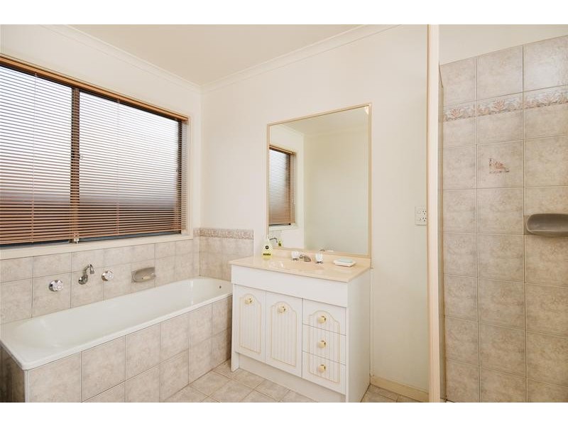 60 Whitsunday Drive, Hoppers Crossing VIC 3029