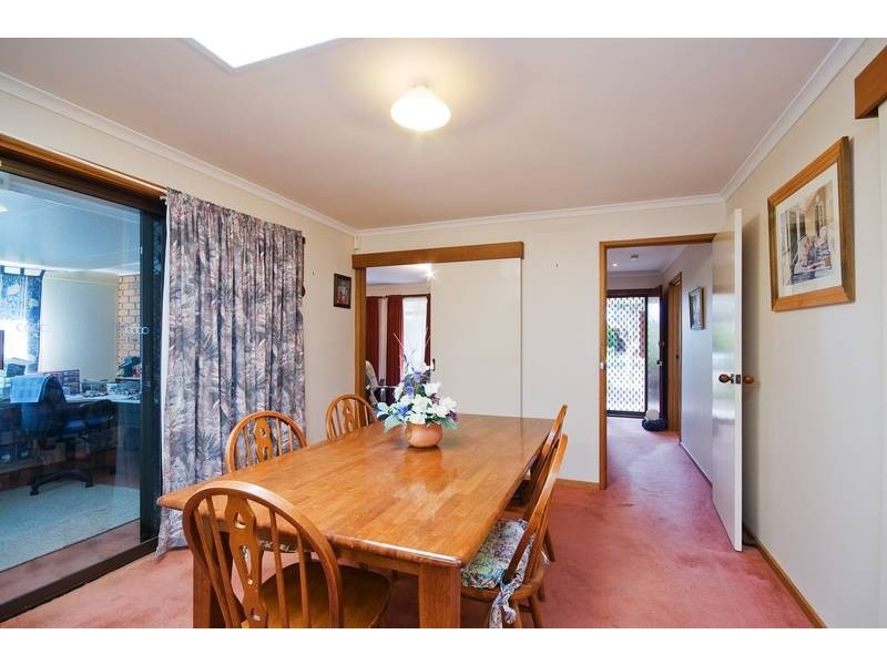 237 Greaves St Nth, Werribee VIC 3030