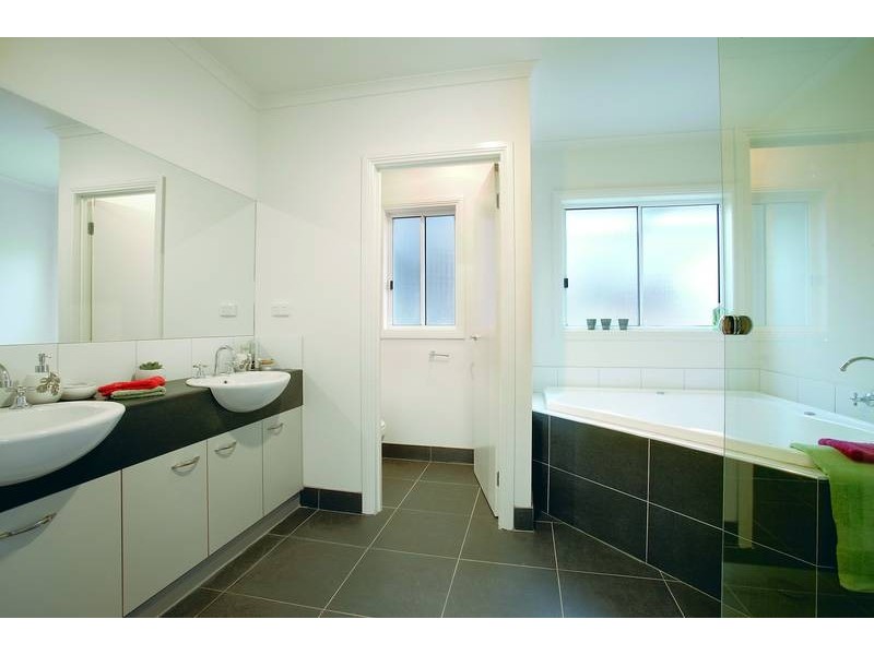 7 Hindmarsh Dve, Wyndham Vale VIC 3024