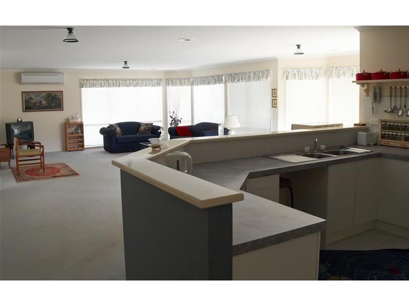 27 Medina Drive, Hoppers Crossing VIC 3029