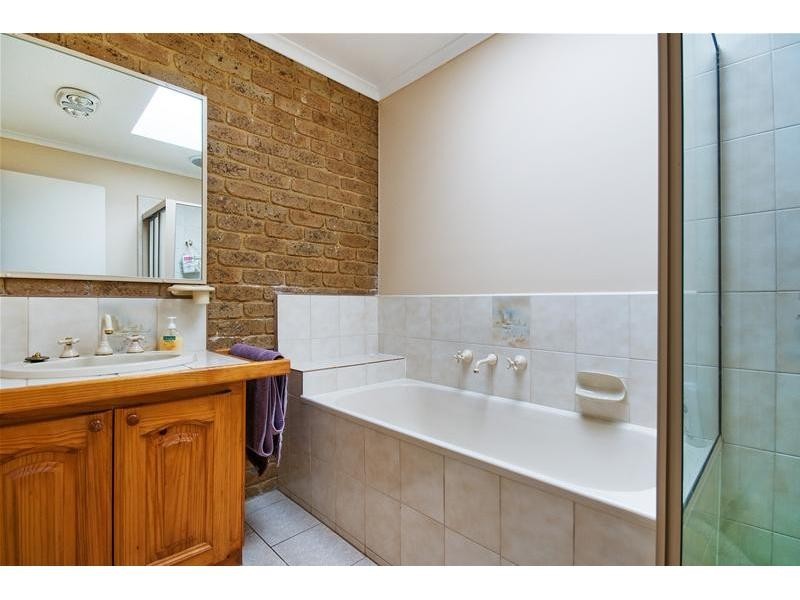 38 Wynarka Drive, Hoppers Crossing VIC 3029