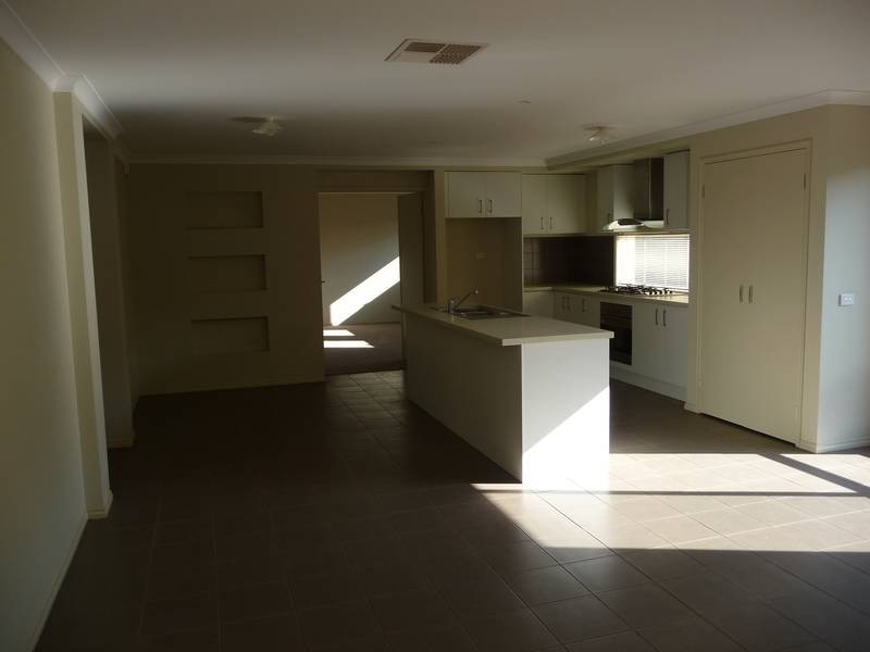 4 Mandora Grange, Tarneit VIC 3029