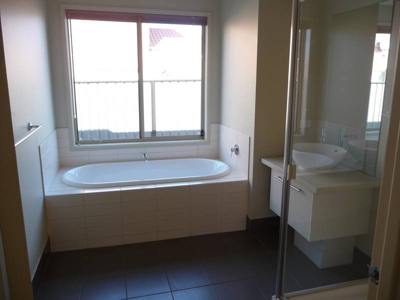 4 Mandora Grange, Tarneit VIC 3029