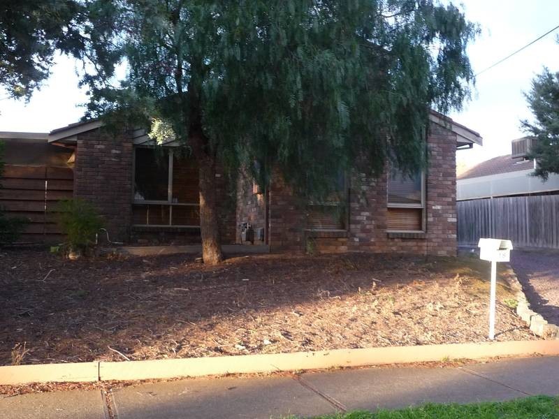 18 Queensbury Way, Werribee VIC 3030