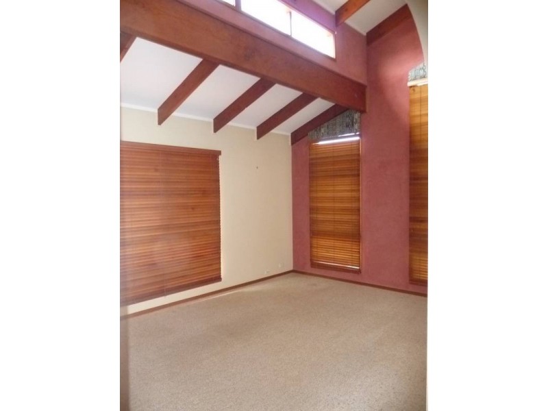 18 Queensbury Way, Werribee VIC 3030