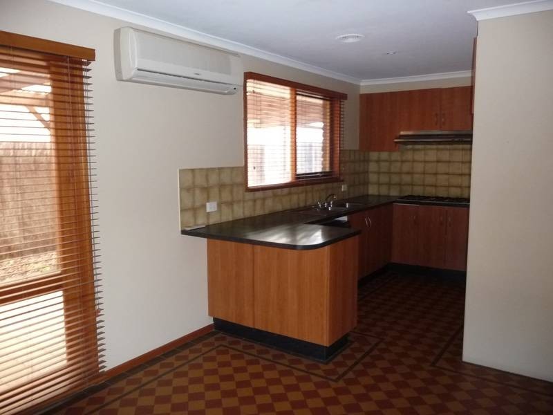 18 Queensbury Way, Werribee VIC 3030