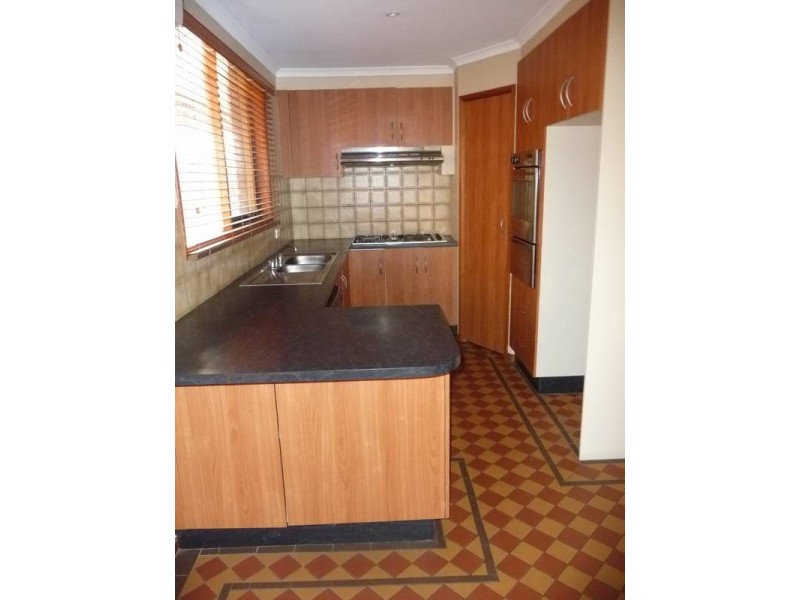 18 Queensbury Way, Werribee VIC 3030