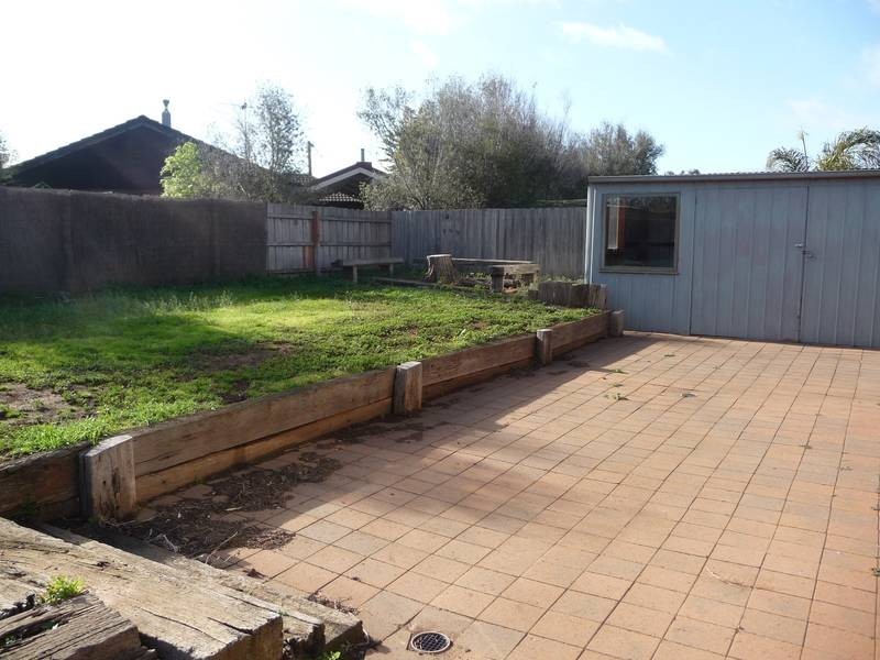 18 Queensbury Way, Werribee VIC 3030