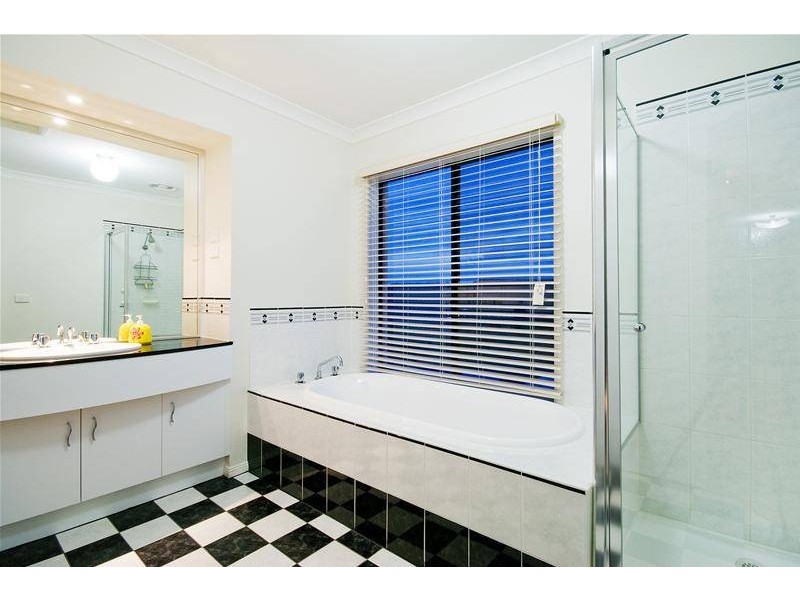 12 St Nicholas Court, Tarneit VIC 3029