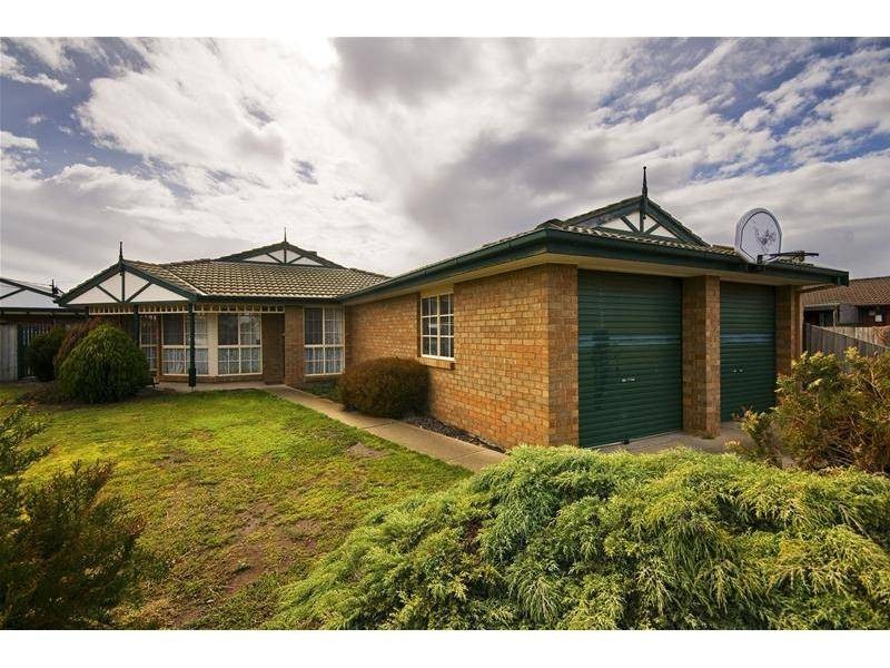 24 Whitehall Crescent, Werribee VIC 3030