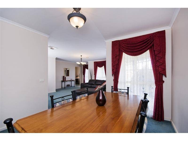 24 Whitehall Crescent, Werribee VIC 3030