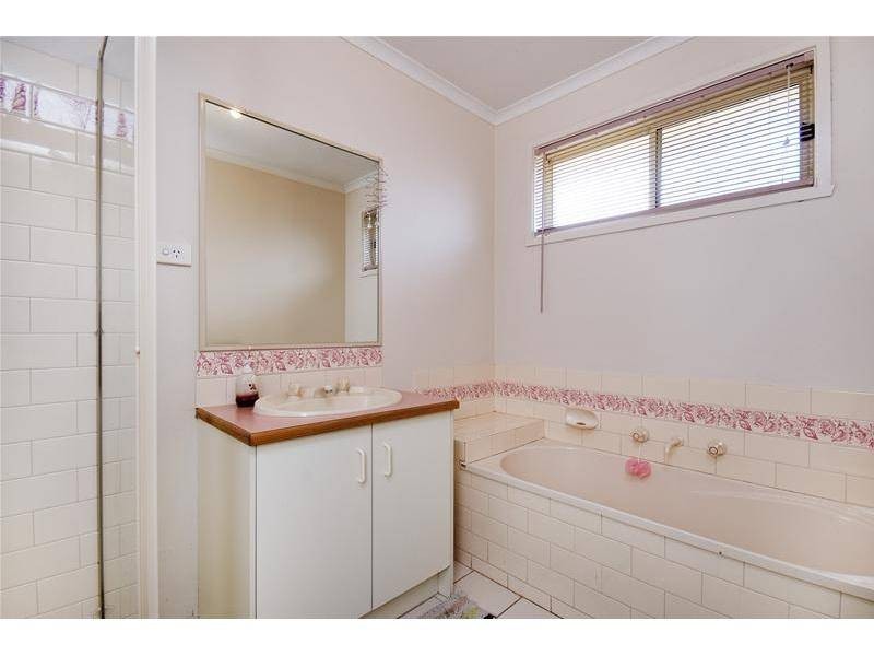 24 Whitehall Crescent, Werribee VIC 3030