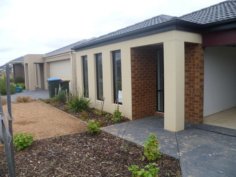 17 CRISSA STREET, Tarneit VIC 3029