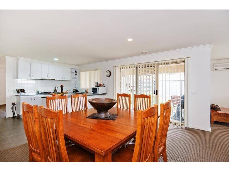 8 Blue Jay Crescent, Tarneit VIC 3029