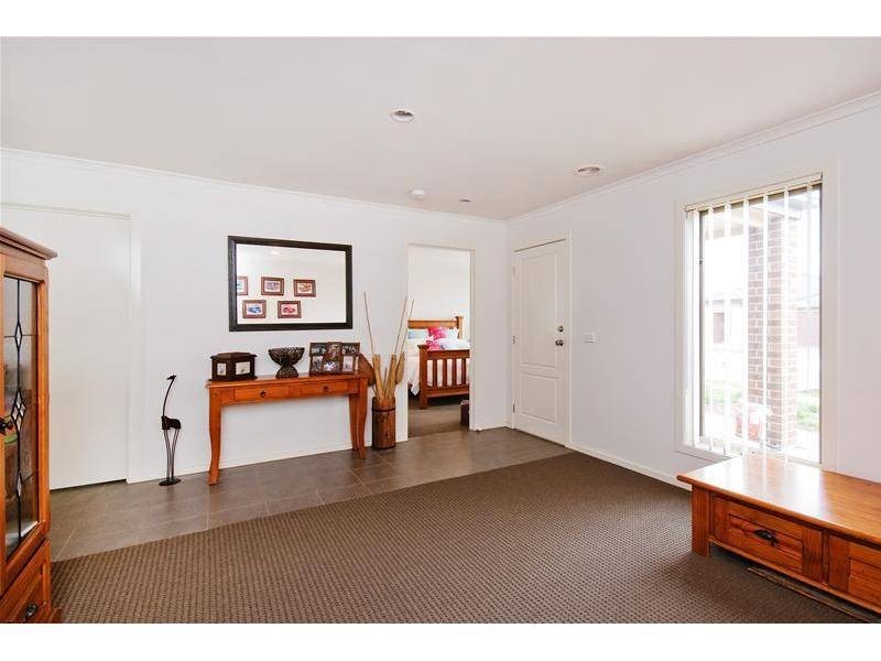 8 Blue Jay Crescent, Tarneit VIC 3029