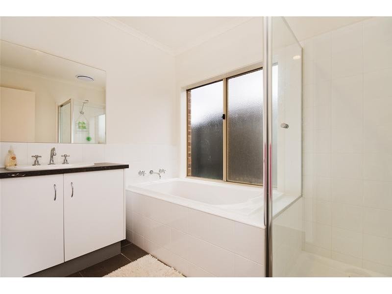 8 Blue Jay Crescent, Tarneit VIC 3029