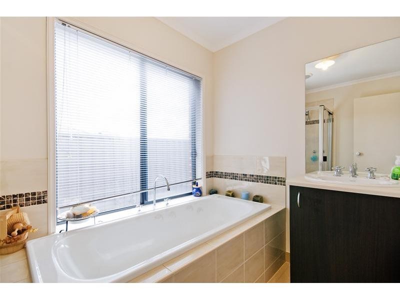 10 Bellfield Court, Wyndham Vale VIC 3024