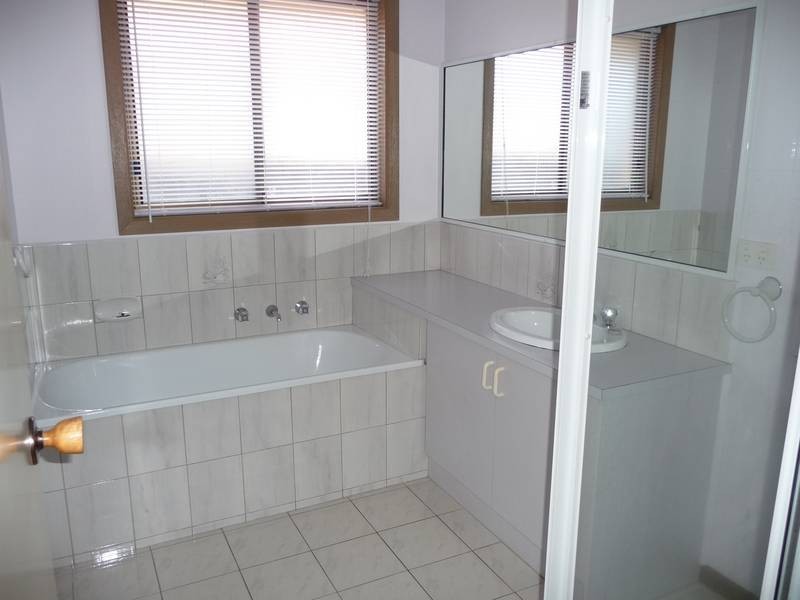 2/18 Langridge St, Hoppers Crossing VIC 3029
