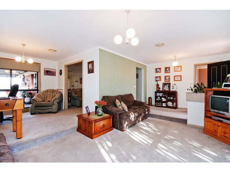 12 Bromage Cl, Hoppers Crossing VIC 3029