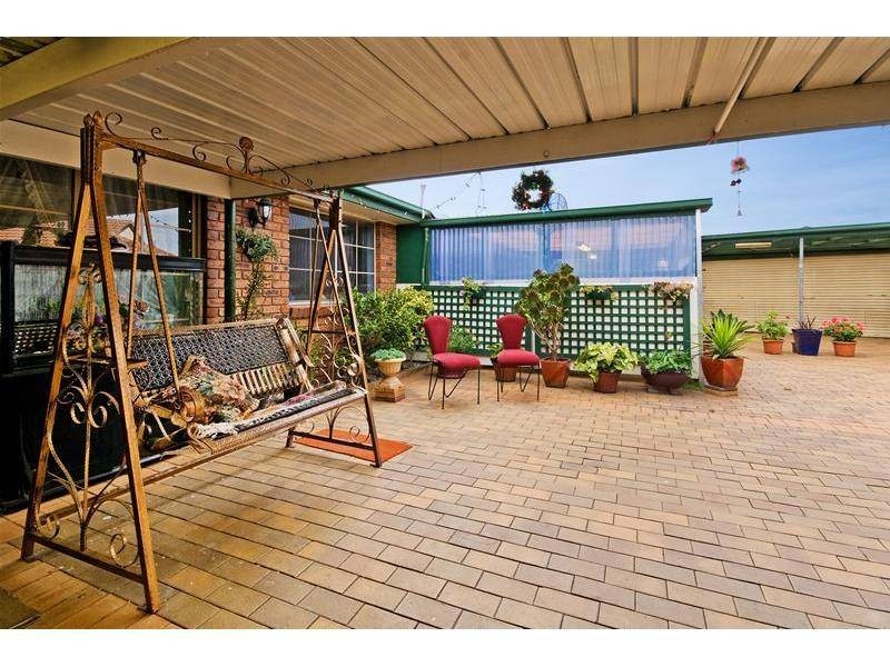 8 Hakea Court, Altona Meadows VIC 3028