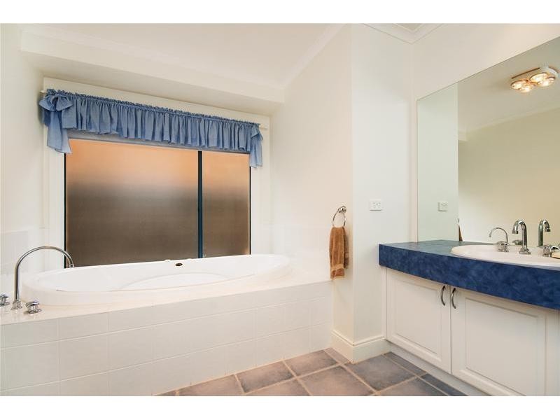 12 Quinlan Court, Werribee VIC 3030