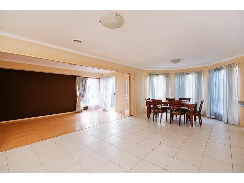 2 Bridgewater Way, Truganina VIC 3029