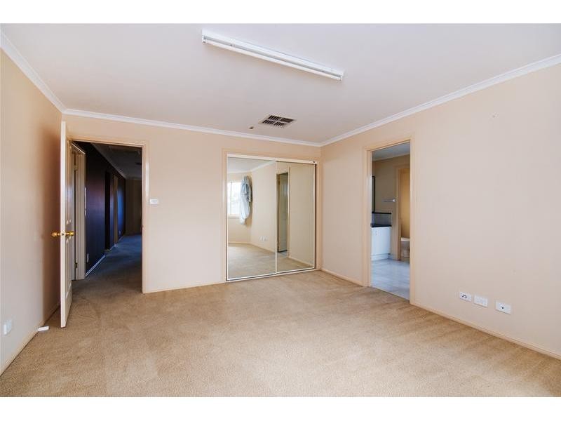2 Bridgewater Way, Truganina VIC 3029
