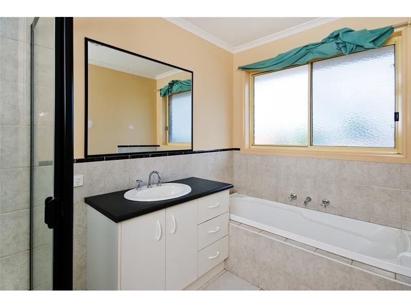 2 Bridgewater Way, Truganina VIC 3029