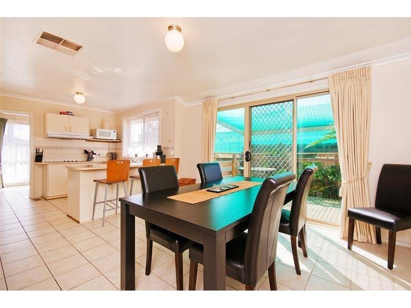 9 Tanilba Street, Werribee VIC 3030