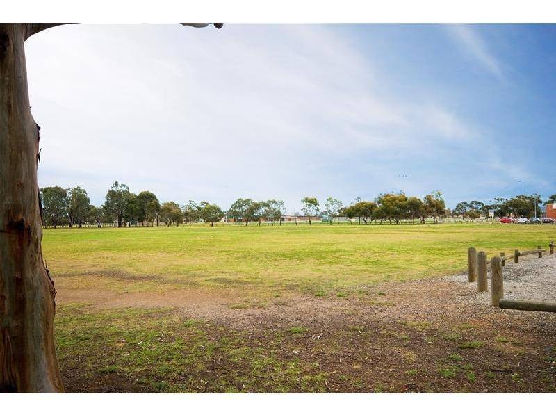 100 Shaws Road, Werribee VIC 3030