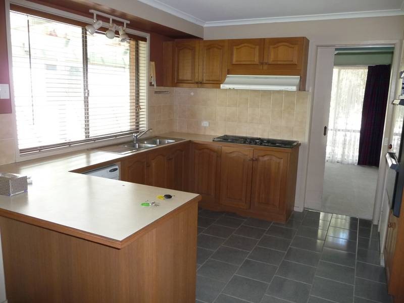 17 Carling Crt, Hoppers Crossing VIC 3029