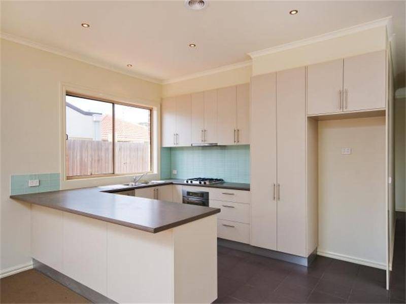 2/1 Penn Close, Werribee VIC 3030