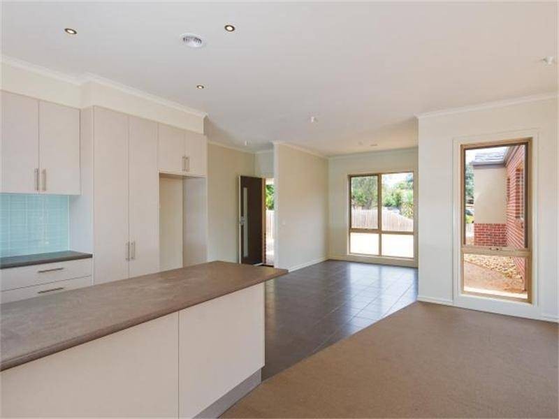 2/1 Penn Close, Werribee VIC 3030