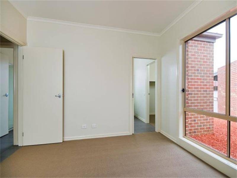 2/1 Penn Close, Werribee VIC 3030