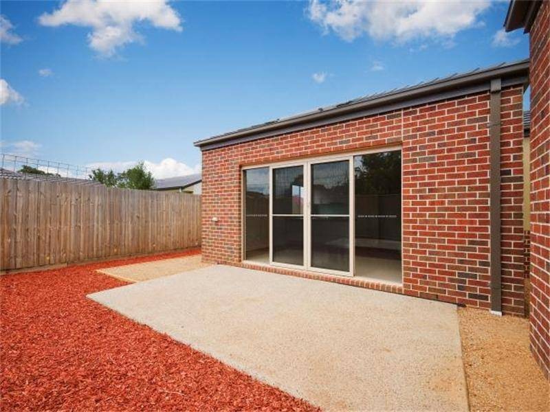 2/1 Penn Close, Werribee VIC 3030