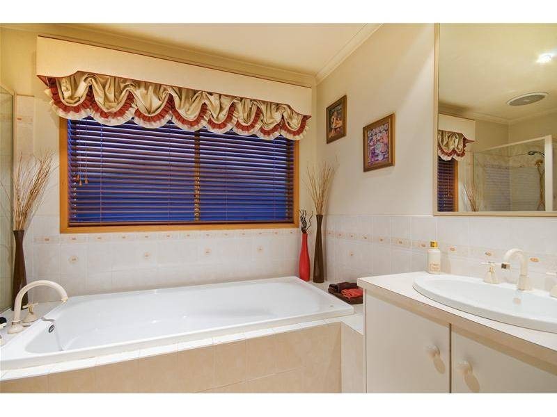 19 Melrose Place, Werribee VIC 3030