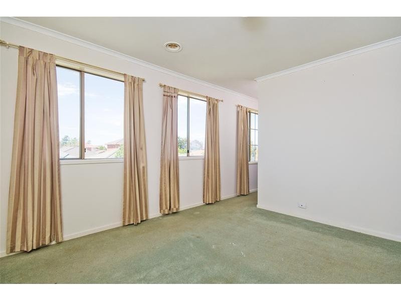 2 Gould Walk, Truganina VIC 3029